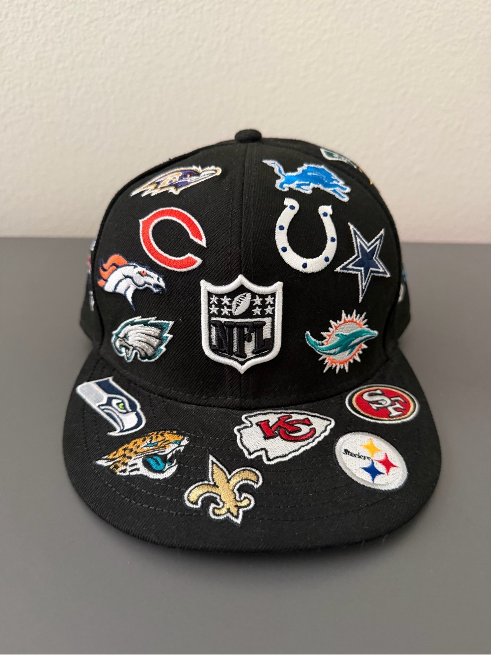 New Era NFL All Over Logo 59FIFTY Fitted Hat – Size 7 3/8